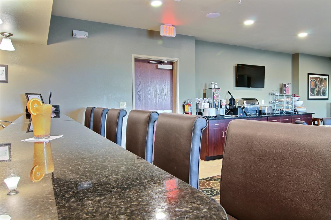 Cobblestone Hotel & Suites - Mccook Luaran gambar