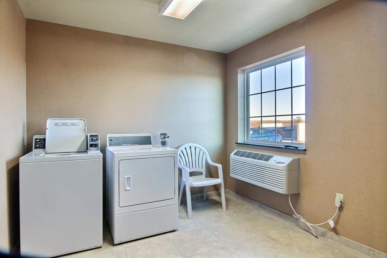 Cobblestone Hotel & Suites - Mccook Luaran gambar