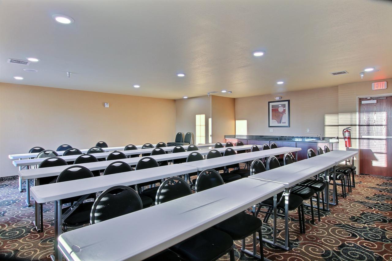 Cobblestone Hotel & Suites - Mccook Luaran gambar