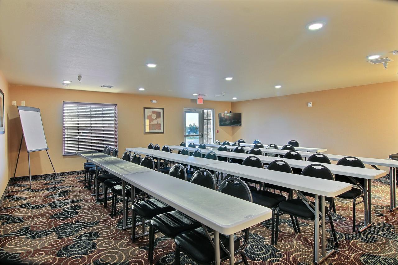 Cobblestone Hotel & Suites - Mccook Luaran gambar