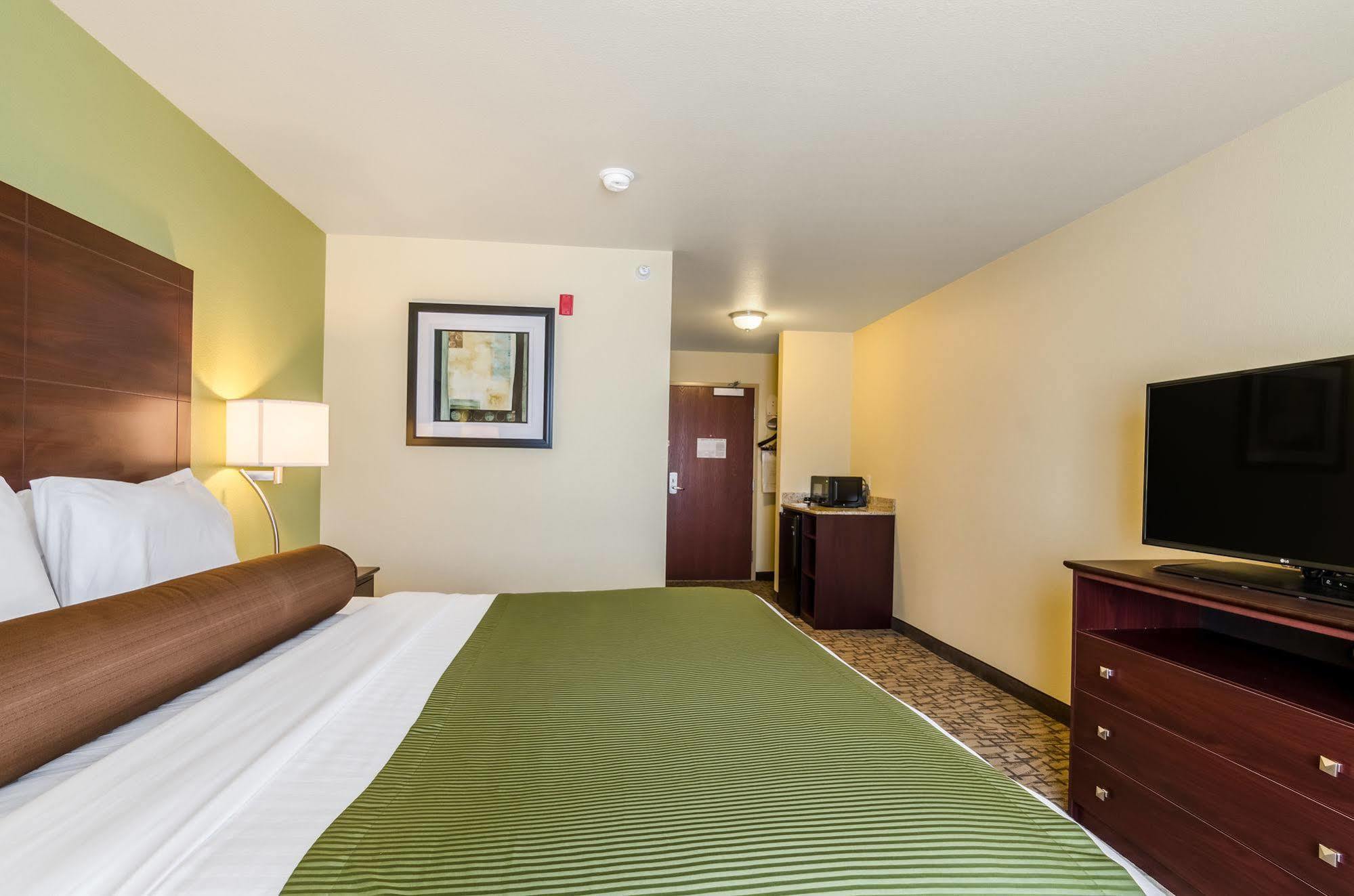 Cobblestone Hotel & Suites - Mccook Luaran gambar