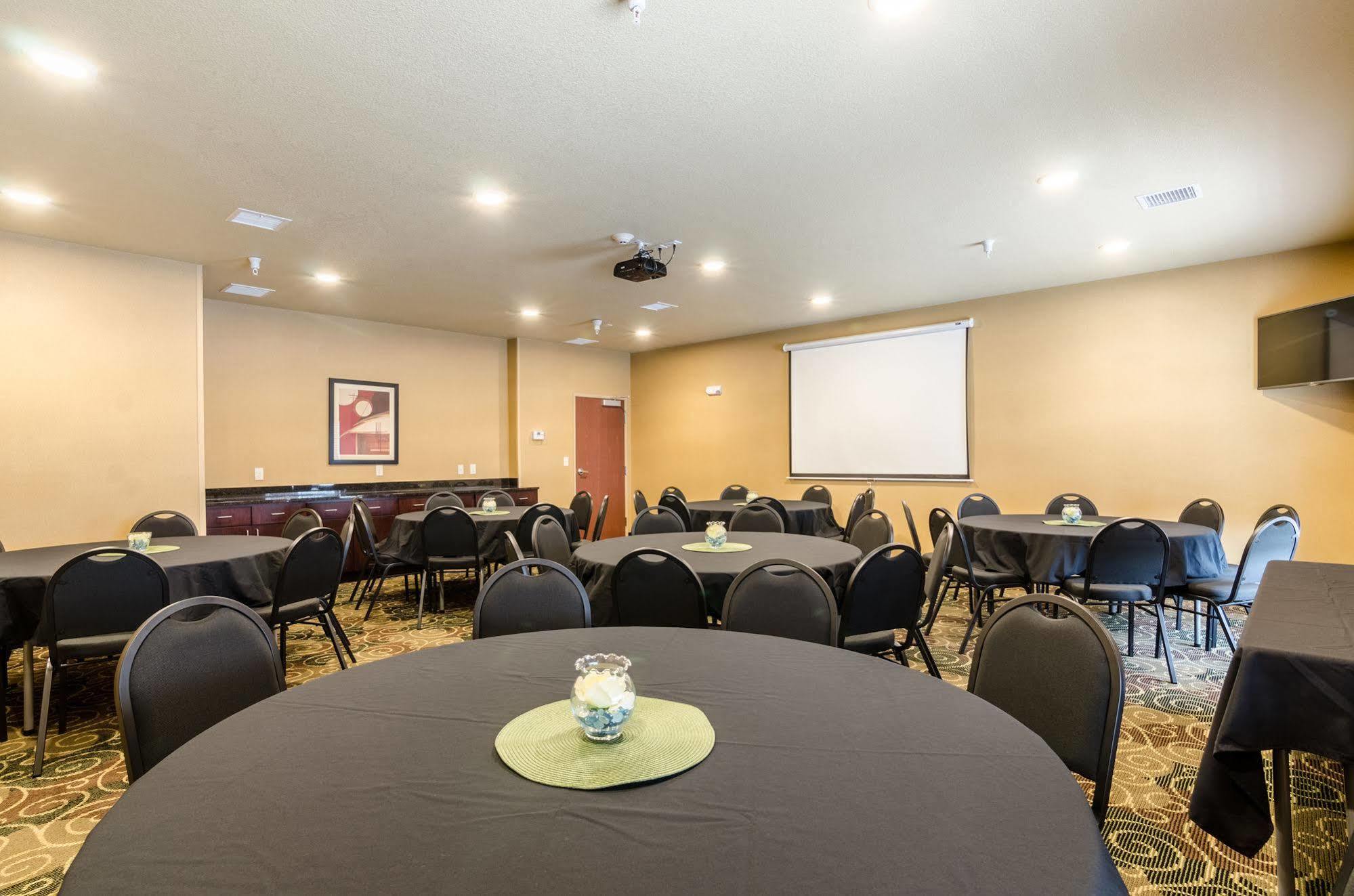 Cobblestone Hotel & Suites - Mccook Luaran gambar